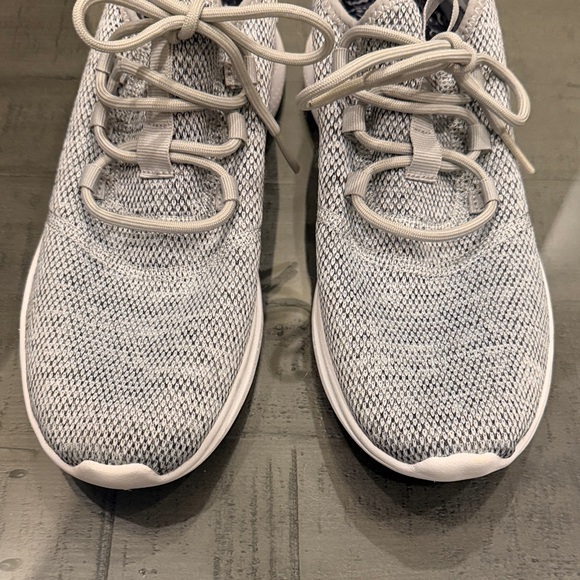 Avia Light Gray Athletic Shoes. Casual Every Day Shoe Womens 8.5. Minimal wear. - Picture 5 of 10